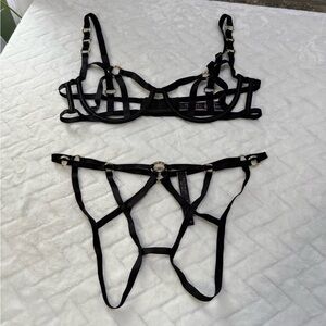 New $148 Victorias Secret Strappy O Ring Open Bra Crotchless Panty Black L M